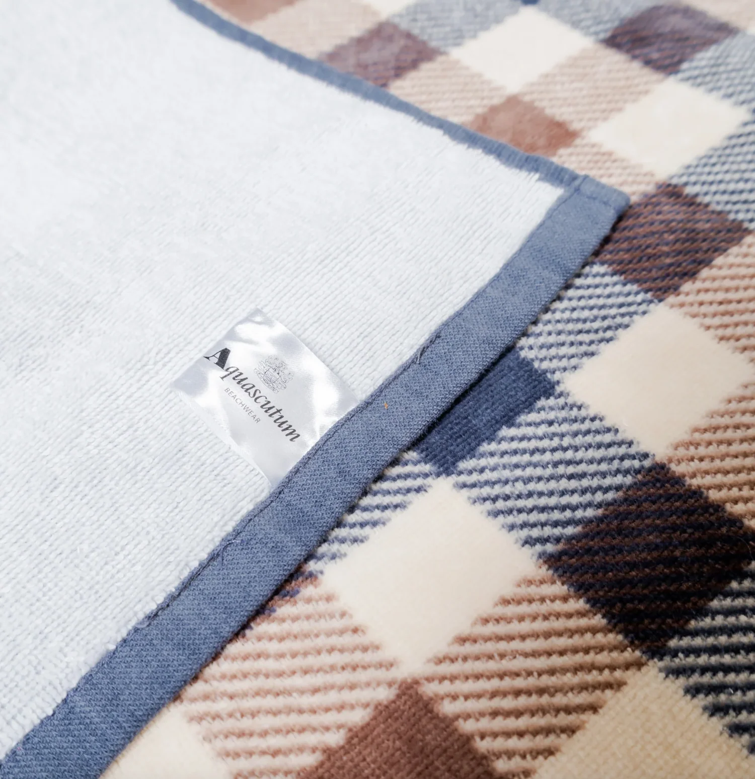 Aquascutum Beach Towel - Club Check (Packable) Limited Edition - Image 4