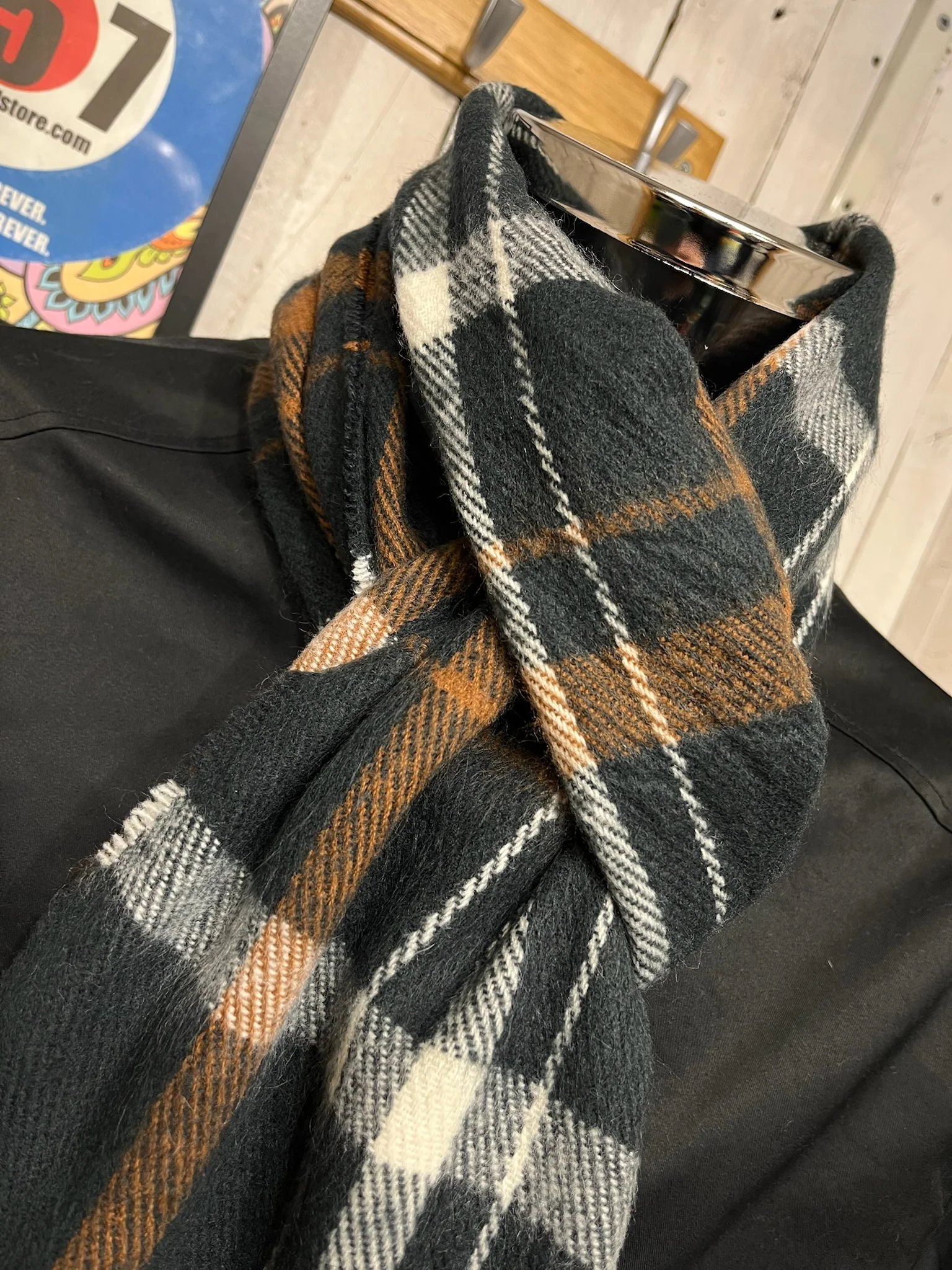 Eastside Norway Scarf - Charcoal / Auburn - Image 2
