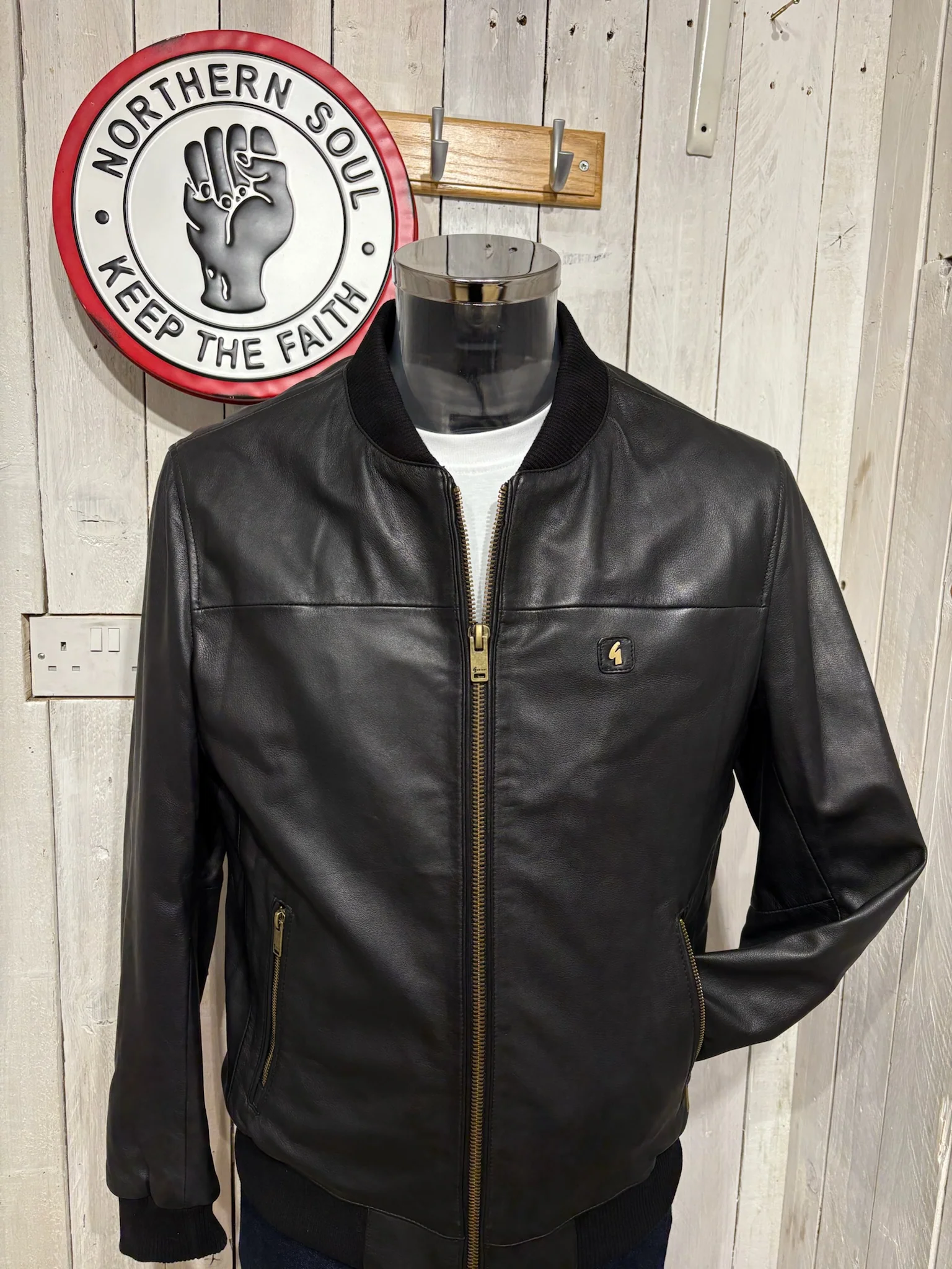 Gabicci Vintage Leather Bomber Jacket - Black (Paisley Lining) - Image 4