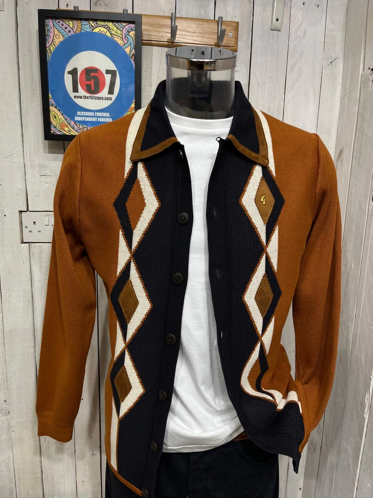 Gabicci Vintage Penfold Diamond Cardigan - Toffee - Image 3