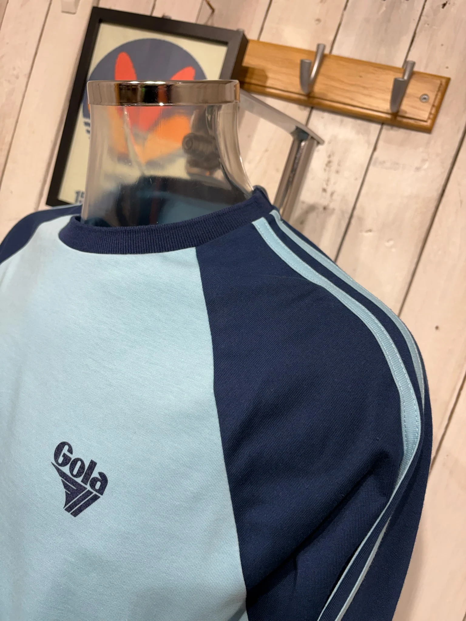 Gola Classics 90s Varsity Raglan Tee - Sky / Navy - Image 2