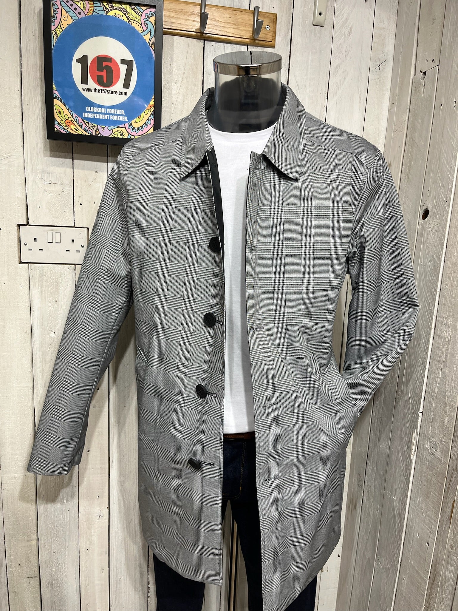 Guards of London Reversible Mac - Prince of Wales Check (100% Water Repellent) - Image 8