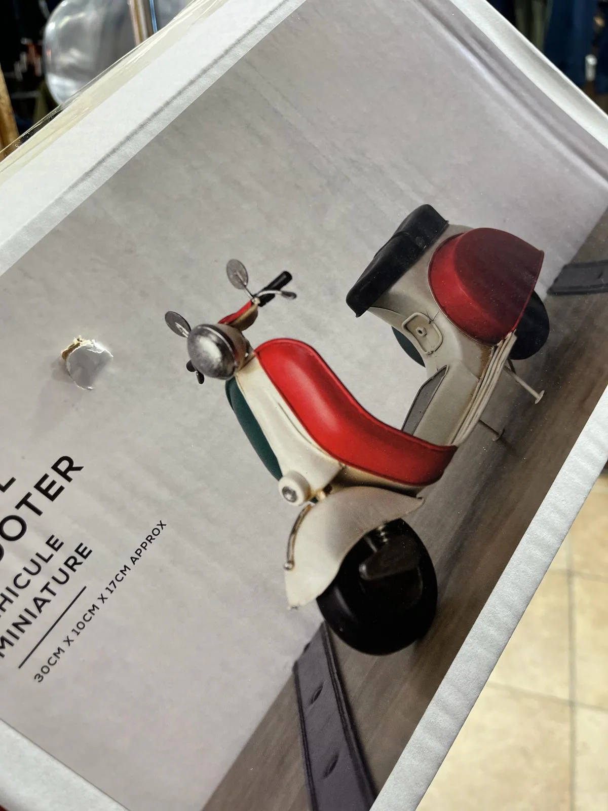 Metal Alloy Scooter Model Ornament - Italia - Image 4