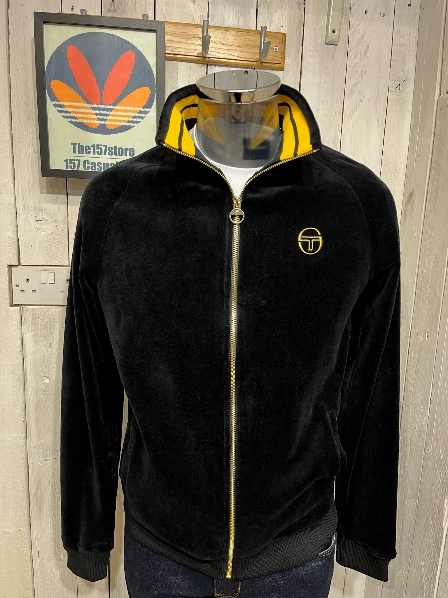 Sergio Tacchini Court Velour Track Top - Black / Old Gold