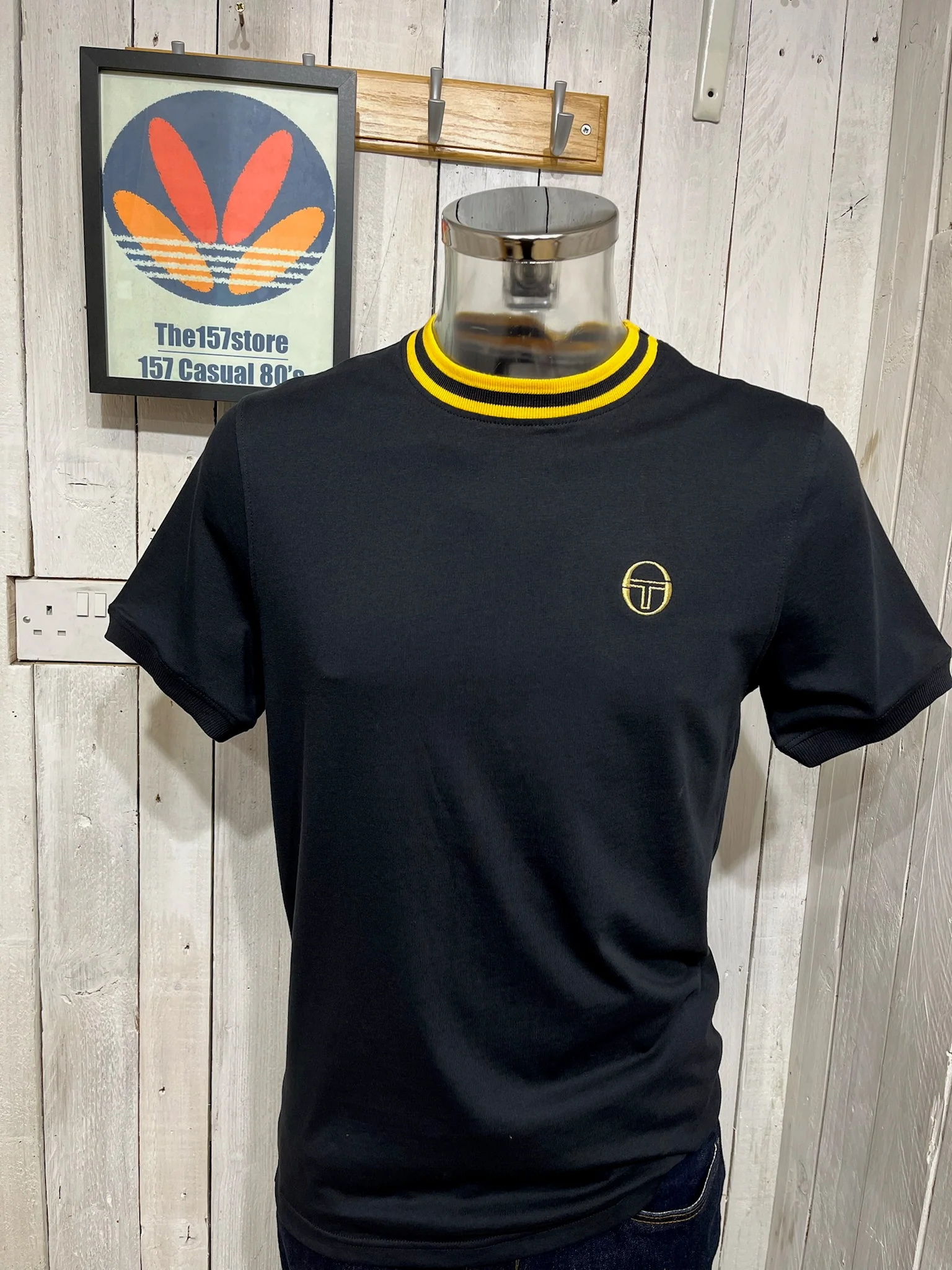 Sergio Tacchini Rainer Tee - Black / Old Gold